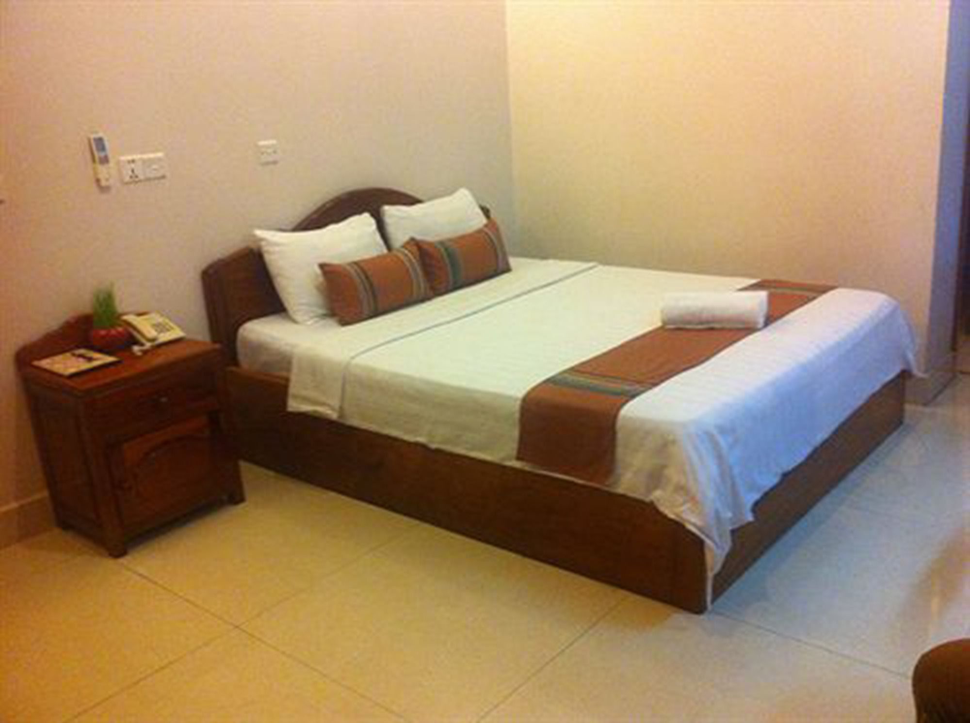 White Beach Hotel Sihanoukville Eksteriør bilde
